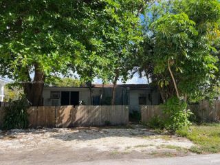 Foreclosed Home - 6221 SW 60TH ST, 33143
