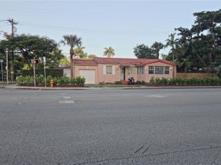 Foreclosed Home - 2001 SW 37TH AVE, 33145