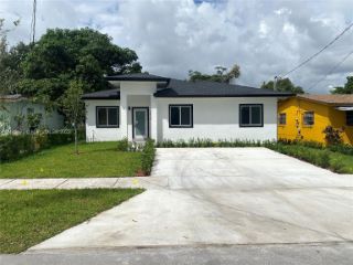 Foreclosed Home - 7636 NW 14TH PL, 33147