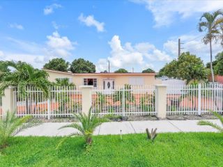 Foreclosed Home - 3626 NW 101ST ST, 33147