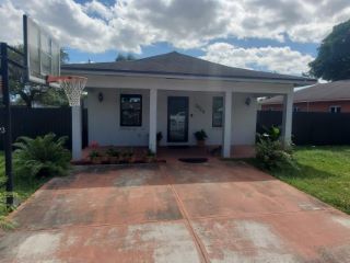 Foreclosed Home - 3050 NW 77TH ST, 33147