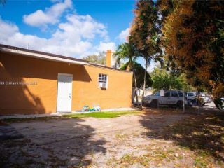 Foreclosed Home - 3040 NW 93RD ST, 33147