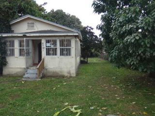 Foreclosed Home - 8001 NW 1ST PL, 33150