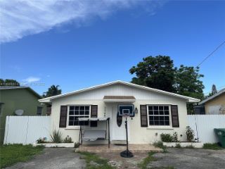 Foreclosed Home - 7745 NW 10TH AVE, 33150