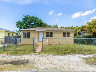 Foreclosed Home - 6811 Sw 27th St, 33155