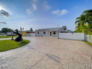 Foreclosed Home - 7520 SW 16TH TER, 33155