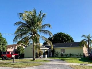 Foreclosed Home - 16601 SW 103RD PL, 33157