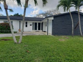 Foreclosed Home - 9810 SW 194TH ST, 33157