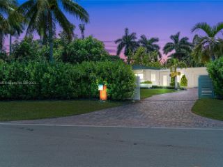 Foreclosed Home - 11540 W BISCAYNE CANAL RD, 33161