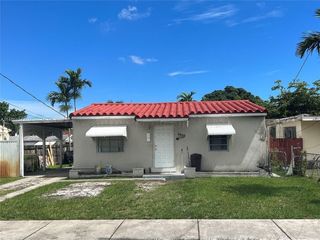 Foreclosed Home - 3635 SW 87TH PL, 33165