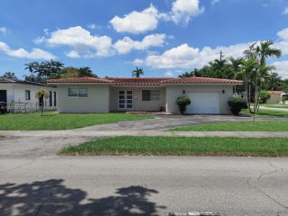 Foreclosed Home - 990 WESTWARD DR, 33166
