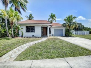 Foreclosed Home - 14701 NW 17TH DR, 33167