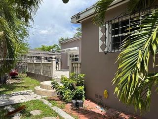 Foreclosed Home - 1045 NW 116TH ST, 33168