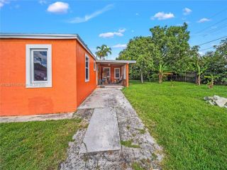 Foreclosed Home - 803 NW 138TH ST, 33168