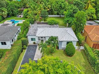 Foreclosed Home - 221 S BISCAYNE RIVER DR, 33169
