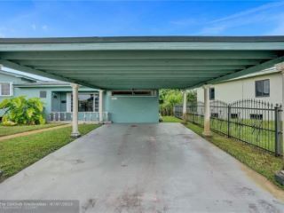 Foreclosed Home - 19210 NW 10TH CT, 33169