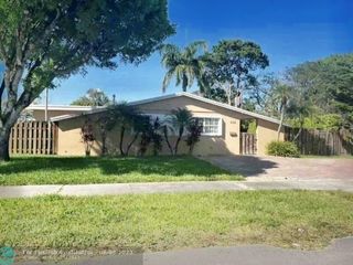 Foreclosed Home - 11051 SW 69TH DR, 33173