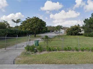 Foreclosed Home - 12271 SW 46TH ST, 33175