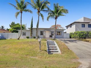 Foreclosed Home - 11710 SW 185TH ST, 33177