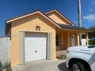 Foreclosed Home - 15857 SW 143RD PL, 33177