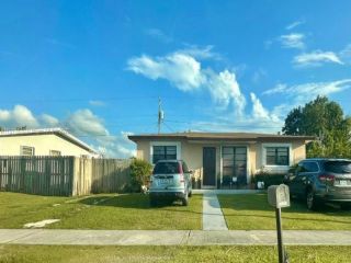 Foreclosed Home - 11910 SW 186TH ST, 33177