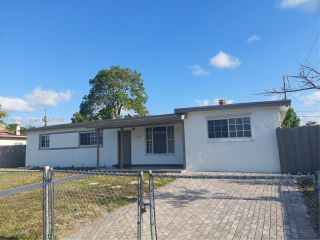 Foreclosed Home - 1030 NE 214TH ST, 33179
