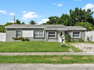 Foreclosed Home - 18340 NE 20TH CT, 33179
