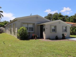Foreclosed Home - 2174 NE 183RD ST, 33179