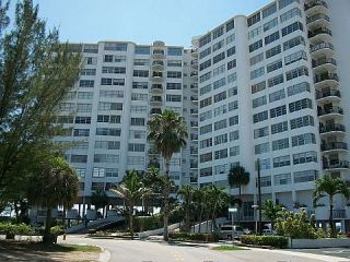 Foreclosed Home - 11930 N BAYSHORE DR APT 605, 33181