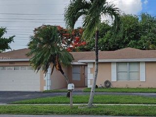Foreclosed Home - 8553 SW 133RD PL, 33183