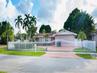 Foreclosed Home - 8250 SW 140TH AVE, 33183