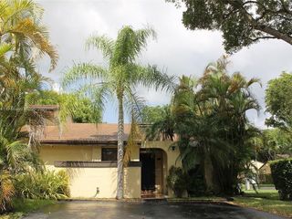 Foreclosed Home - 6900 SW 127TH PL, 33183