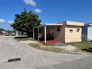 Foreclosed Home - 1070 SW 129TH AVE, 33184