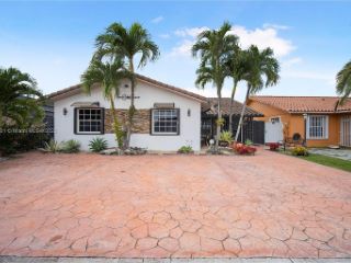 Foreclosed Home - 13795 SW 14TH ST, 33184