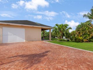 Foreclosed Home - 19470 SW 212TH ST, 33187