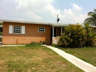 Foreclosed Home - 9881 JAMAICA DR, 33189