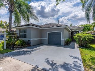 Foreclosed Home - 16070 SW 71ST TER, 33193