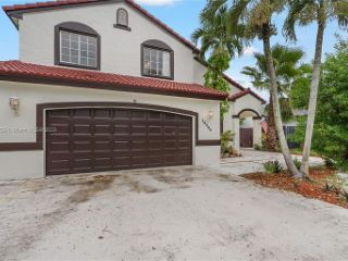 Foreclosed Home - 16064 SW 83RD TER, 33193