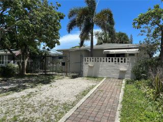 Foreclosed Home - 1300 NW 7TH TER, 33311