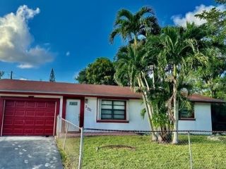 Foreclosed Home - 2721 NW 22ND ST, 33311