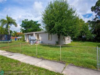 Foreclosed Home - 145 SW 22ND AVE, 33312