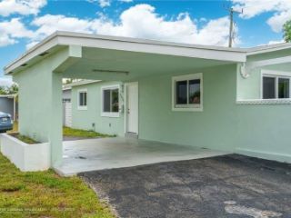 Foreclosed Home - 3321 SW 16TH CT, 33312