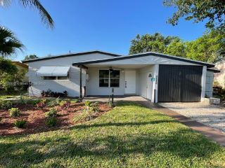 Foreclosed Home - 3540 SW 15TH ST, 33312