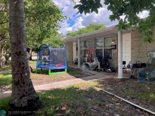 Foreclosed Home - 5880 NW 19TH ST, 33313