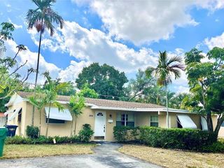 Foreclosed Home - 4830 NW 19TH CT, 33313