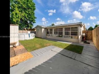 Foreclosed Home - 7011 NW 25TH ST, 33313