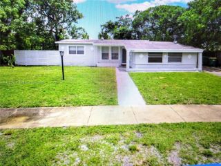 Foreclosed Home - 1130 NW 42ND WAY, 33313