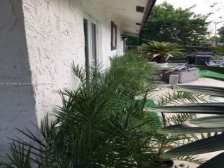 Foreclosed Home - 5500 SW 39TH ST, 33314