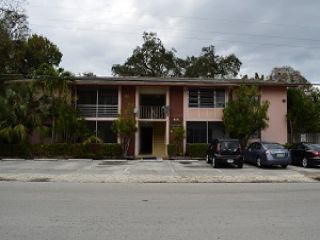 Foreclosed Home - 815 SW 30TH ST APT L, 33315