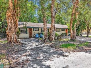 Foreclosed Home - 2350 SW 19TH AVE, 33315